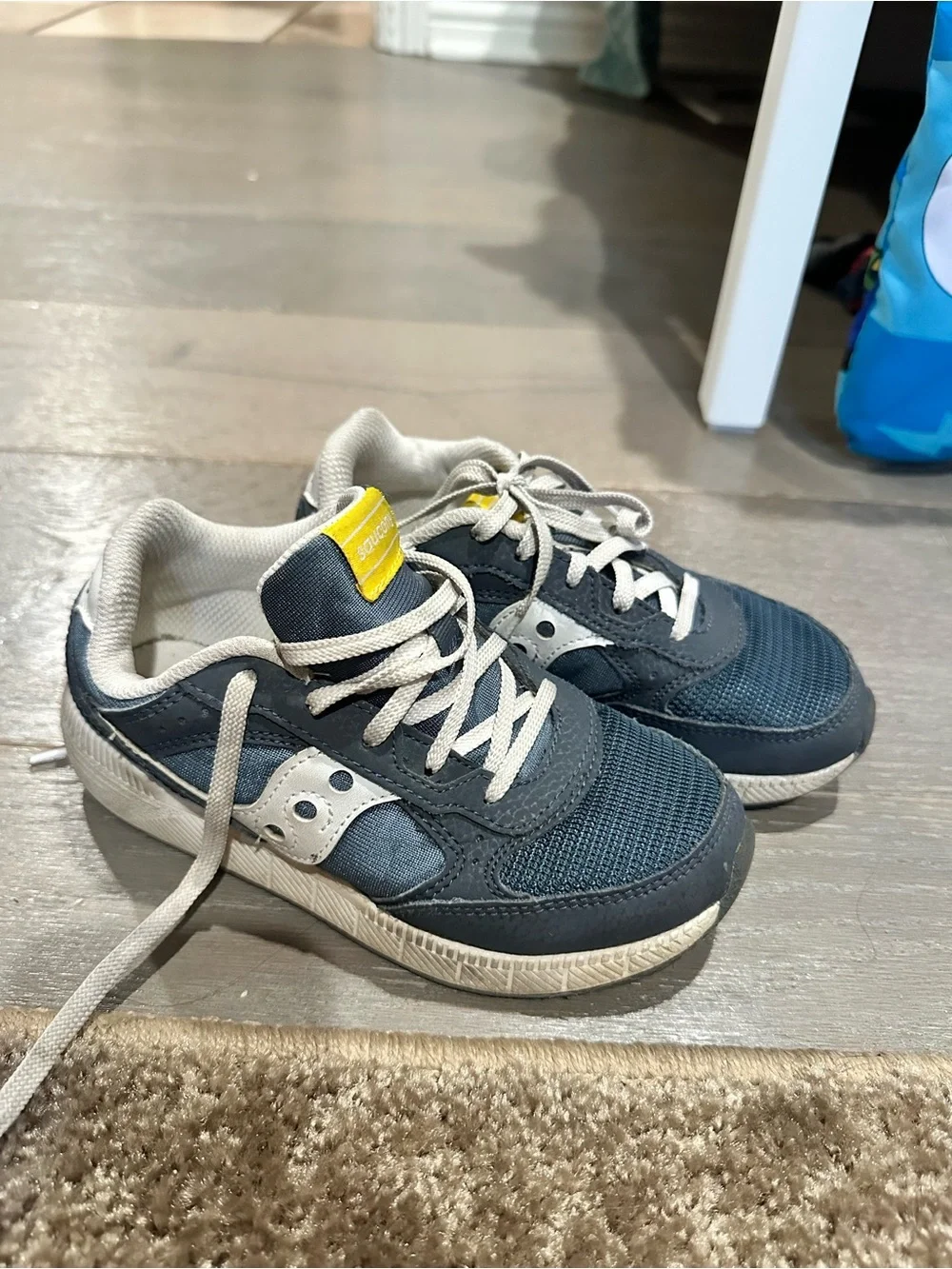 Kids Navy and White Athletic Sneakers - Saucony size 13